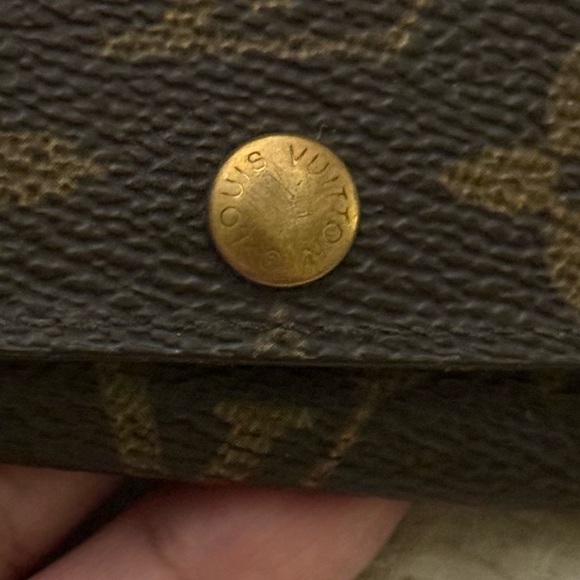 Authentic Louis Vuitton Tan Key Holder - Picture 7 of 9